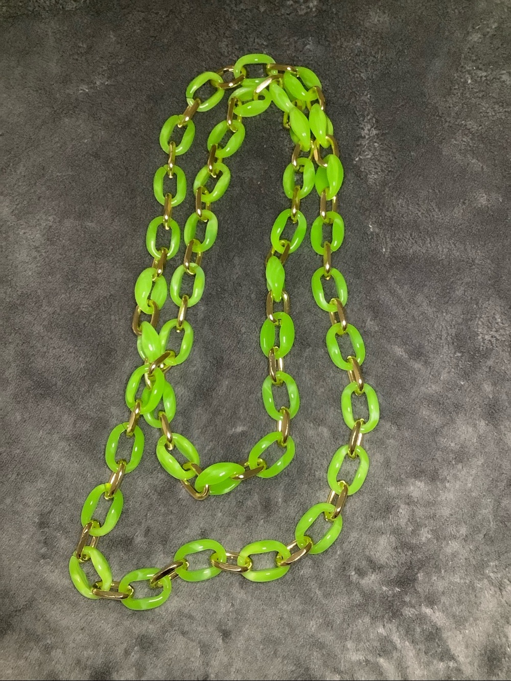 ARTIKL ACRYLIC CHAIN CROSSBODY PHONE STRAP NECKLACE - Picture 9 of 10